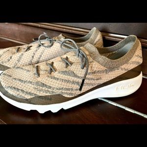 HUK MAKARA 9.5 Mens Fishing Shoes